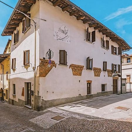 Casa Lobe - Charming Apartment In Village Centre La Morra Buitenkant foto