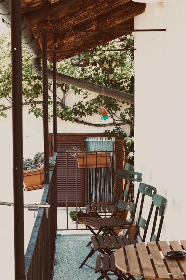 Casa Lobe - Charming Apartment In Village Centre La Morra Buitenkant foto