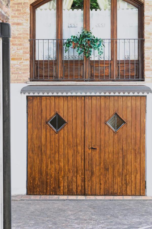 Casa Lobe - Charming Apartment In Village Centre La Morra Buitenkant foto