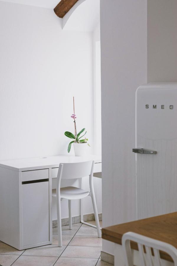 Casa Lobe - Charming Apartment In Village Centre La Morra Buitenkant foto