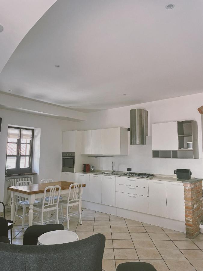 Casa Lobe - Charming Apartment In Village Centre La Morra Buitenkant foto
