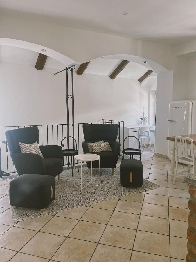Casa Lobe - Charming Apartment In Village Centre La Morra Buitenkant foto