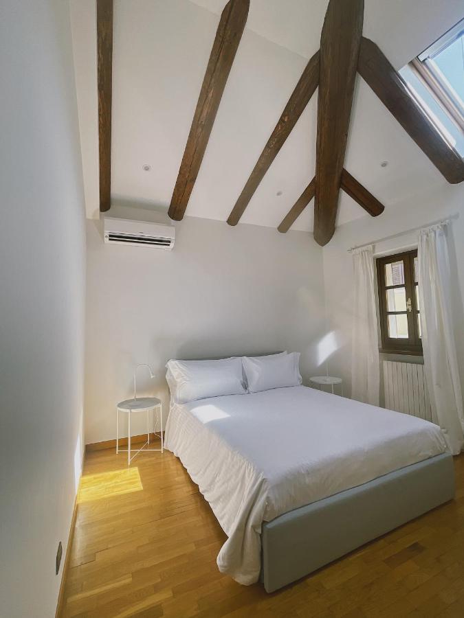 Casa Lobe - Charming Apartment In Village Centre La Morra Buitenkant foto