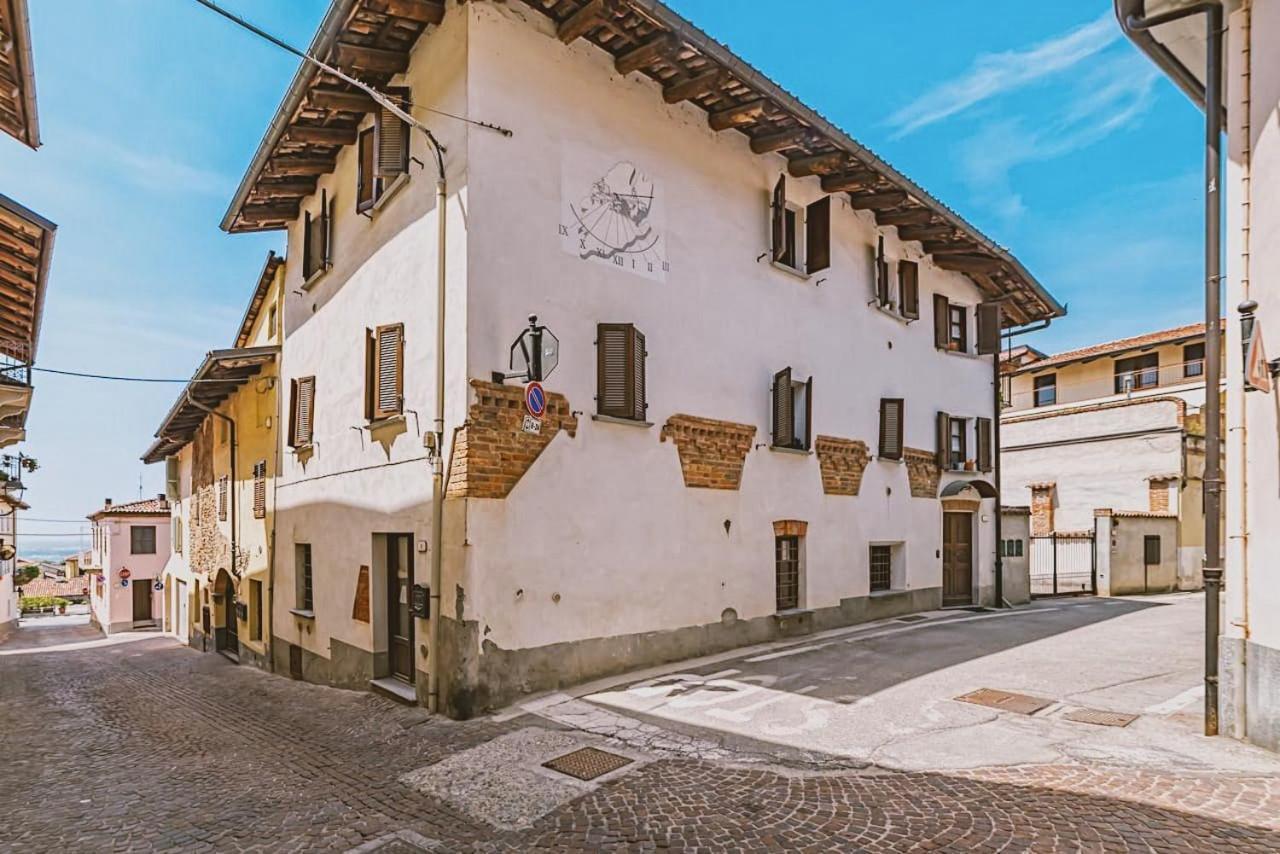 Casa Lobe - Charming Apartment In Village Centre La Morra Buitenkant foto